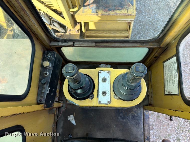 image for item FC3125 Gradall GW-394-G3WD 