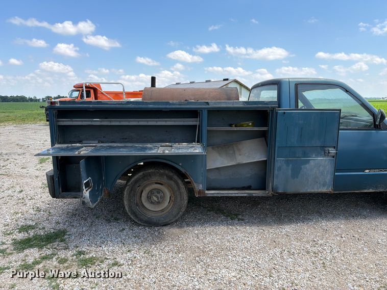 image for item FC3127 1992 Chevrolet C2500 utility bed pickup truck