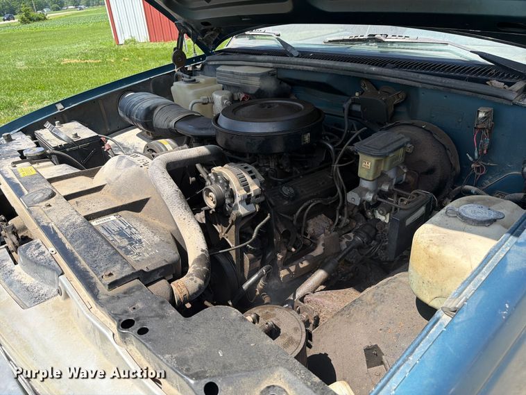 image for item FC3127 1992 Chevrolet C2500 utility bed pickup truck