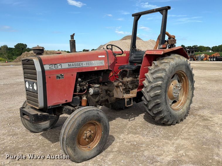 image for item FC3132 1996 Massey Ferguson MF261 tractor