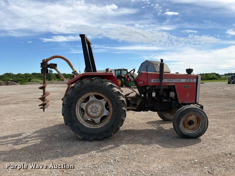 image for item FC3132 1996 Massey Ferguson MF261 tractor
