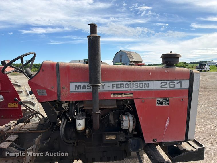 image for item FC3132 1996 Massey Ferguson MF261 tractor