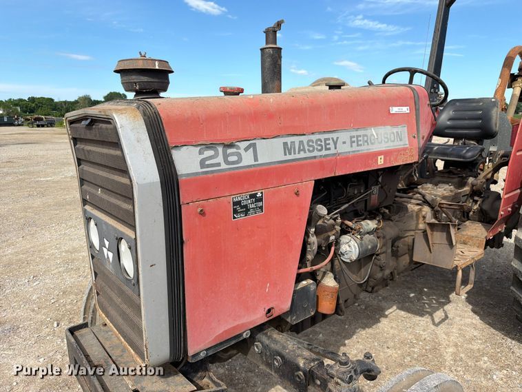 image for item FC3132 1996 Massey Ferguson MF261 tractor