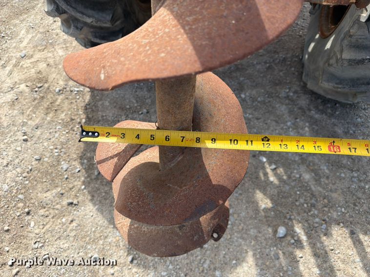 image for item FC3132 1996 Massey Ferguson MF261 tractor