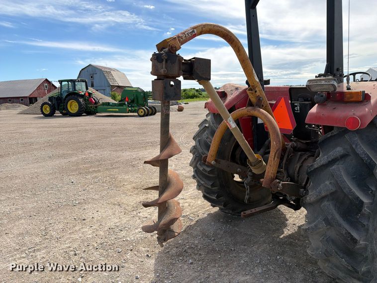 image for item FC3132 1996 Massey Ferguson MF261 tractor