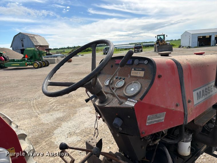 image for item FC3132 1996 Massey Ferguson MF261 tractor