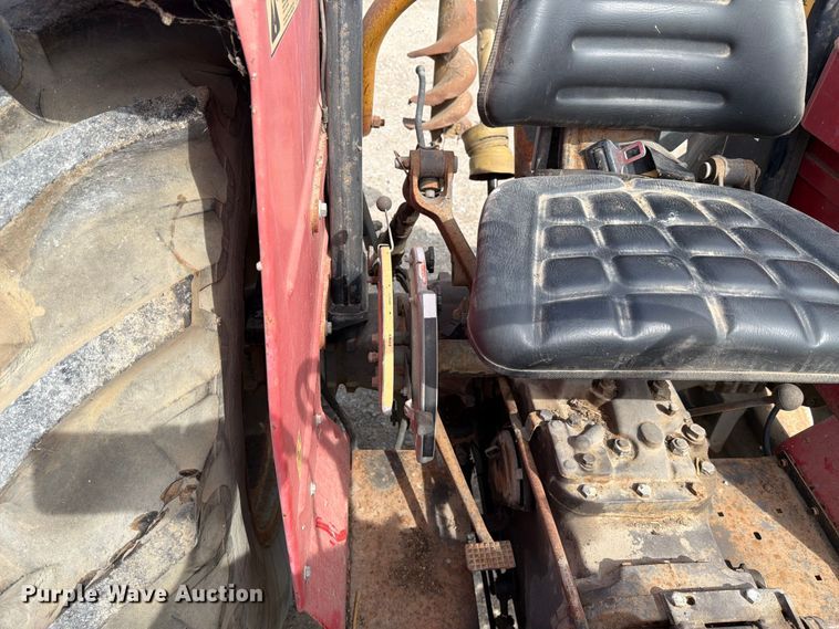 image for item FC3132 1996 Massey Ferguson MF261 tractor