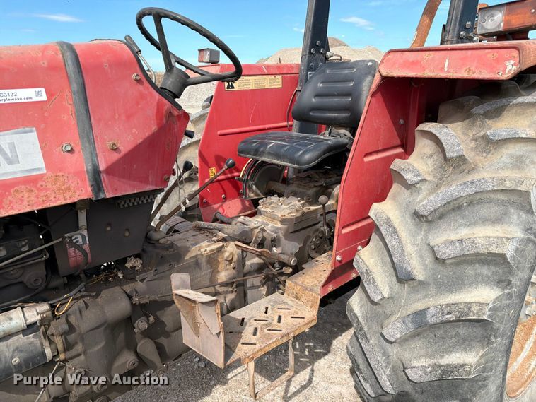 image for item FC3132 1996 Massey Ferguson MF261 tractor