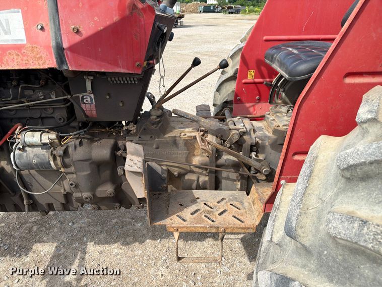image for item FC3132 1996 Massey Ferguson MF261 tractor