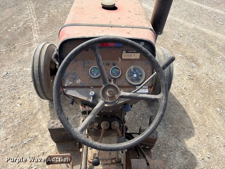 image for item FC3132 1996 Massey Ferguson MF261 tractor