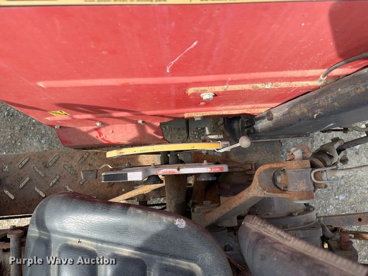 image for item FC3132 1996 Massey Ferguson MF261 tractor