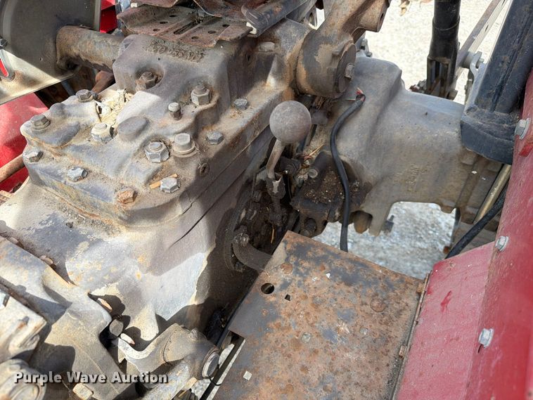 image for item FC3132 1996 Massey Ferguson MF261 tractor