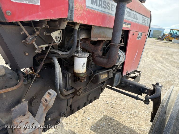 image for item FC3132 1996 Massey Ferguson MF261 tractor