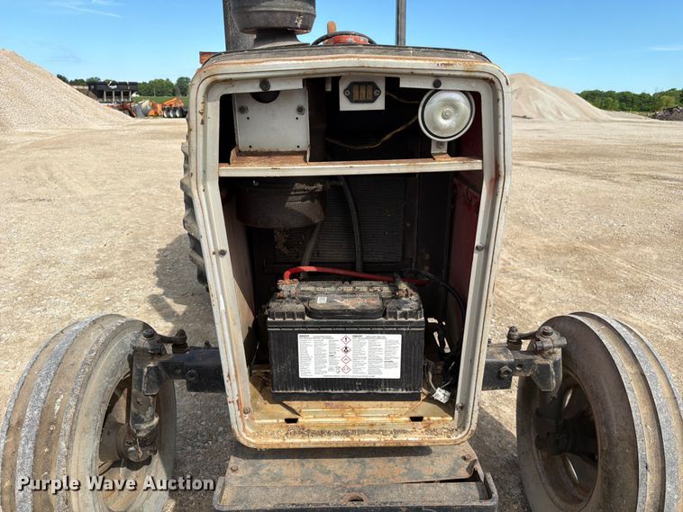 image for item FC3132 1996 Massey Ferguson MF261 tractor