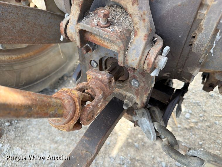 image for item FC3132 1996 Massey Ferguson MF261 tractor