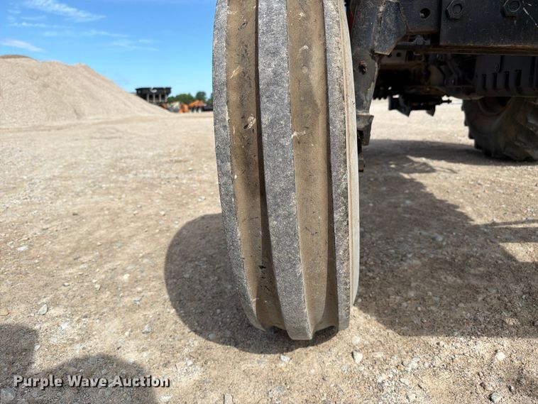 image for item FC3132 1996 Massey Ferguson MF261 tractor