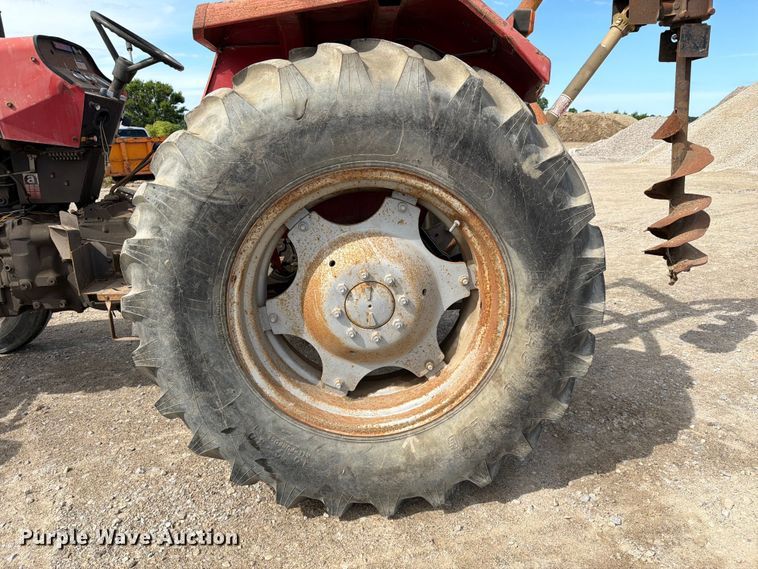 image for item FC3132 1996 Massey Ferguson MF261 tractor