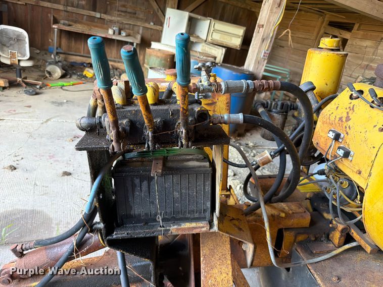 image for item FC3133 Vermeer 630A stump grinder