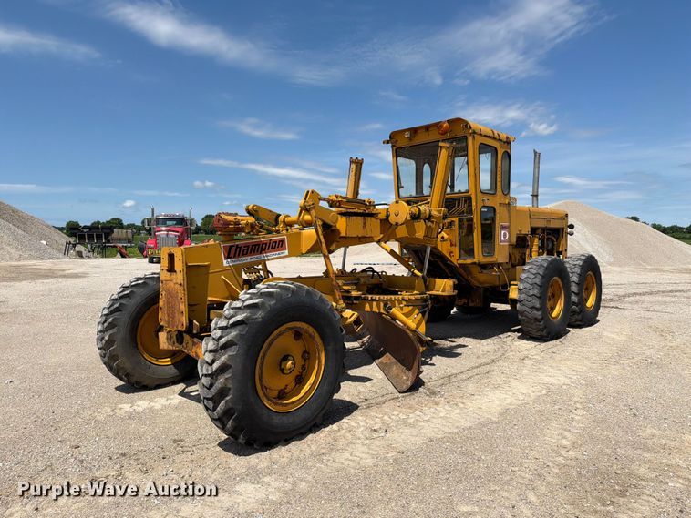 image for item FC3135 1984 Champion D-565T motor grader