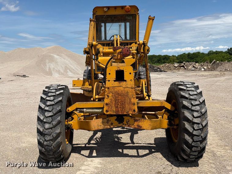 image for item FC3135 1984 Champion D-565T motor grader