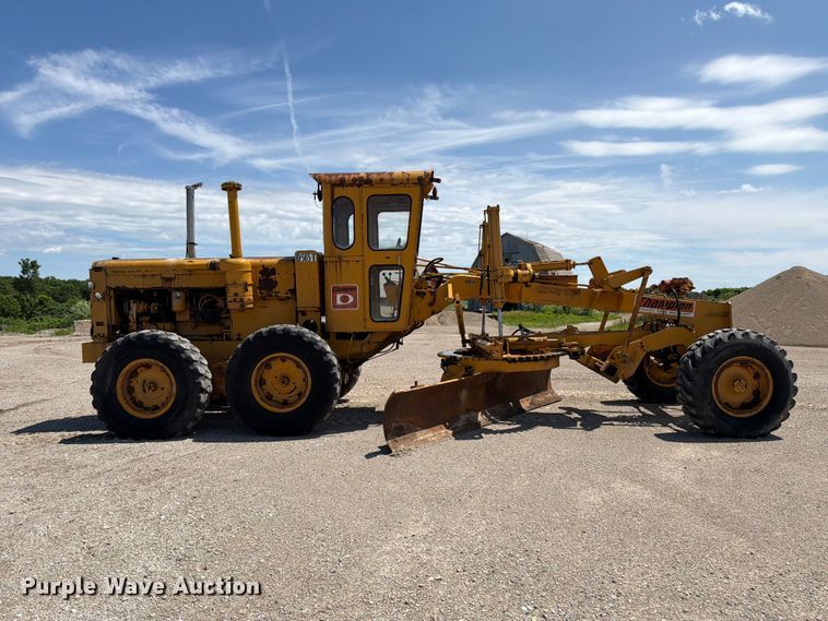image for item FC3135 1984 Champion D-565T motor grader