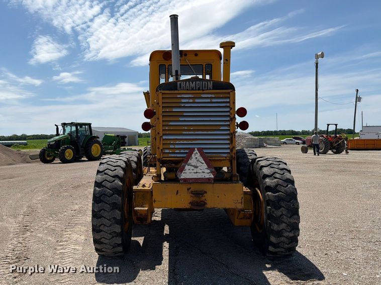 image for item FC3135 1984 Champion D-565T motor grader
