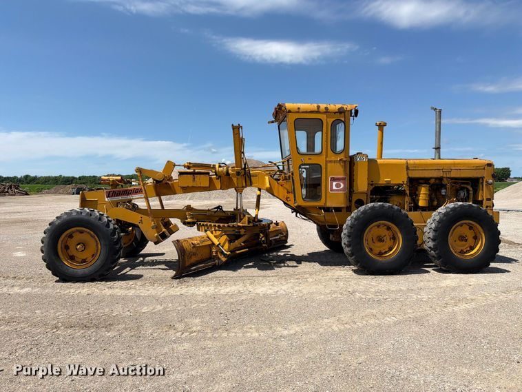 image for item FC3135 1984 Champion D-565T motor grader