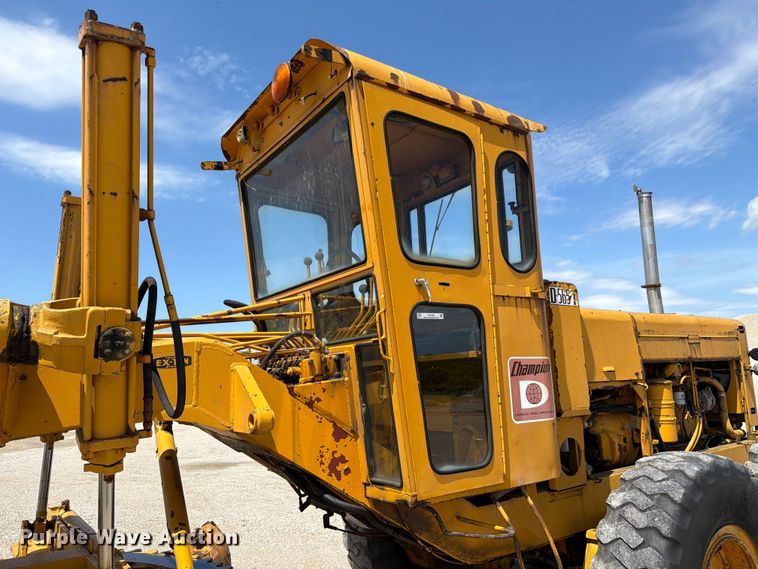 image for item FC3135 1984 Champion D-565T motor grader