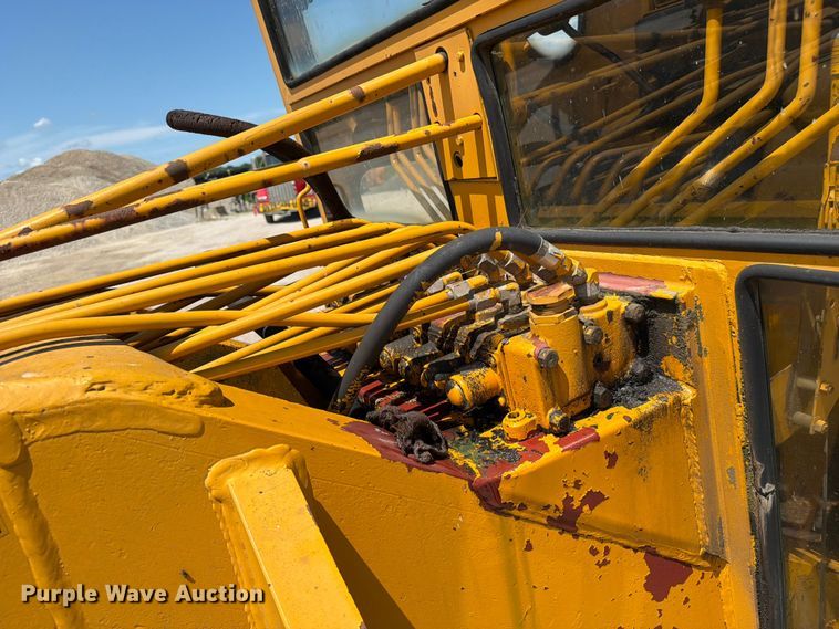 image for item FC3135 1984 Champion D-565T motor grader