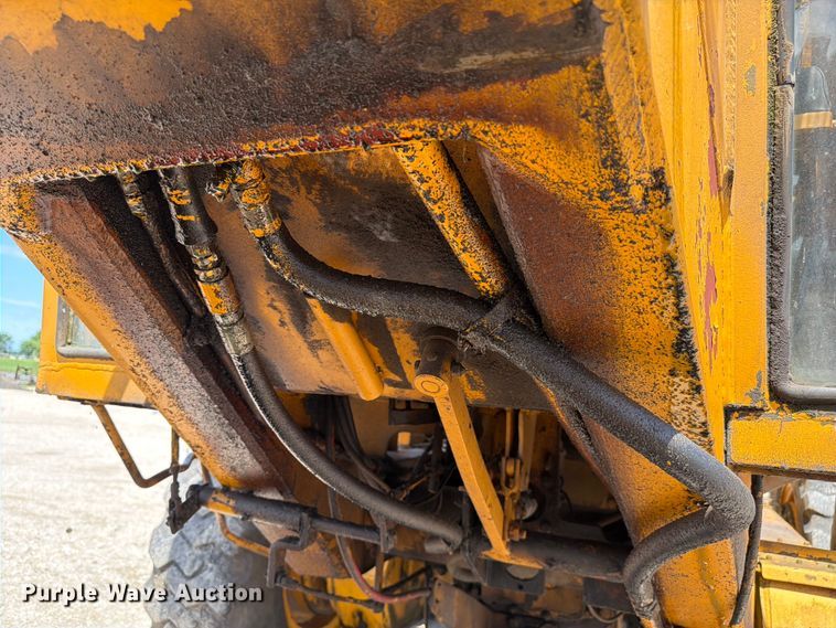 image for item FC3135 1984 Champion D-565T motor grader