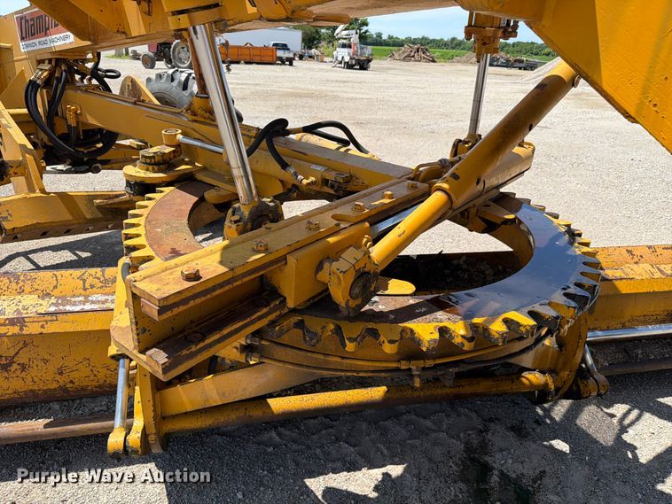image for item FC3135 1984 Champion D-565T motor grader