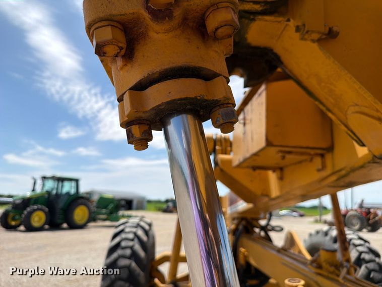 image for item FC3135 1984 Champion D-565T motor grader