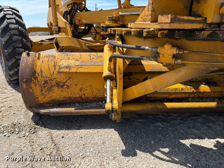 image for item FC3135 1984 Champion D-565T motor grader