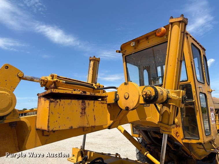 image for item FC3135 1984 Champion D-565T motor grader