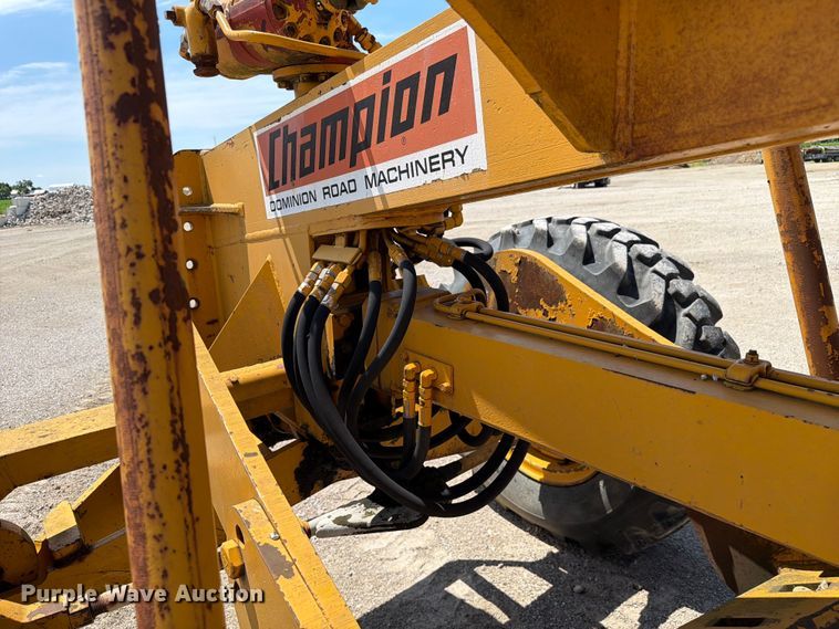 image for item FC3135 1984 Champion D-565T motor grader