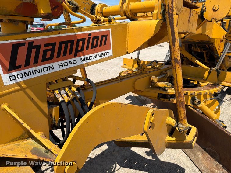 image for item FC3135 1984 Champion D-565T motor grader