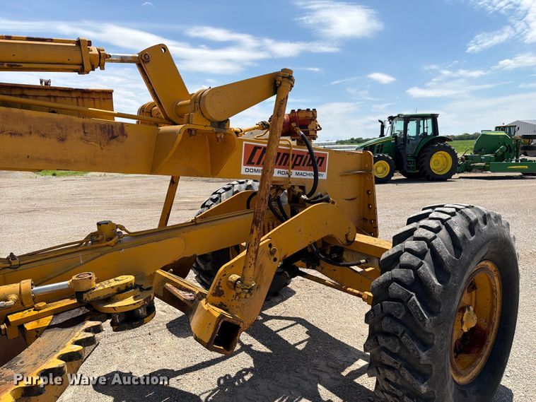 image for item FC3135 1984 Champion D-565T motor grader