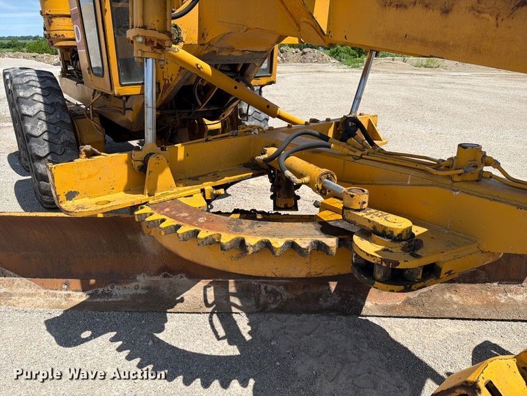 image for item FC3135 1984 Champion D-565T motor grader