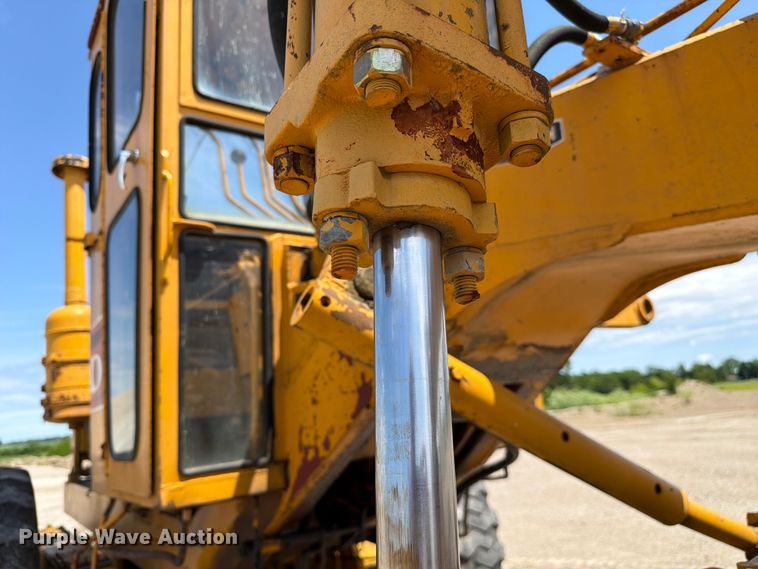 image for item FC3135 1984 Champion D-565T motor grader