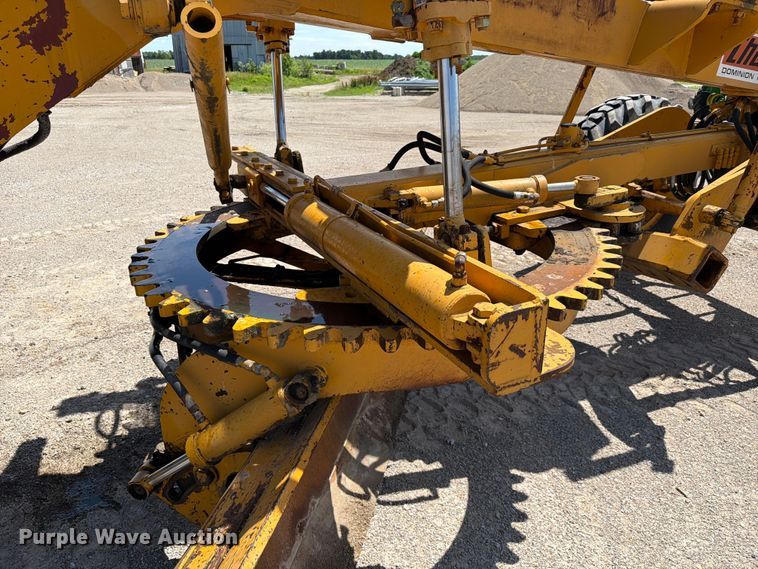 image for item FC3135 1984 Champion D-565T motor grader