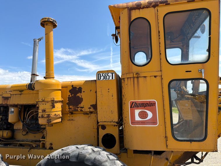 image for item FC3135 1984 Champion D-565T motor grader