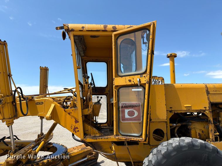 image for item FC3135 1984 Champion D-565T motor grader