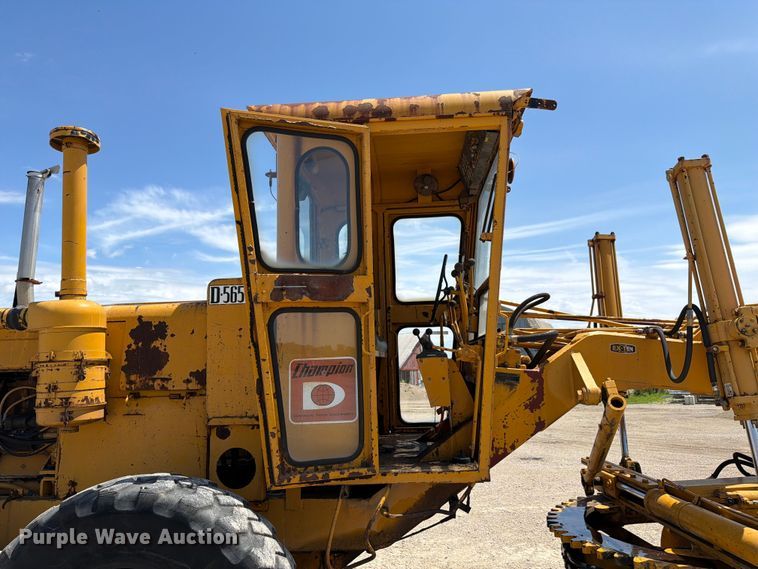 image for item FC3135 1984 Champion D-565T motor grader