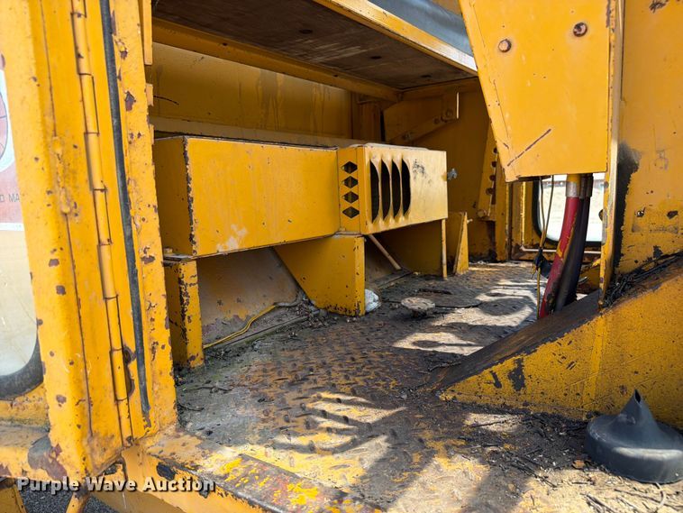 image for item FC3135 1984 Champion D-565T motor grader