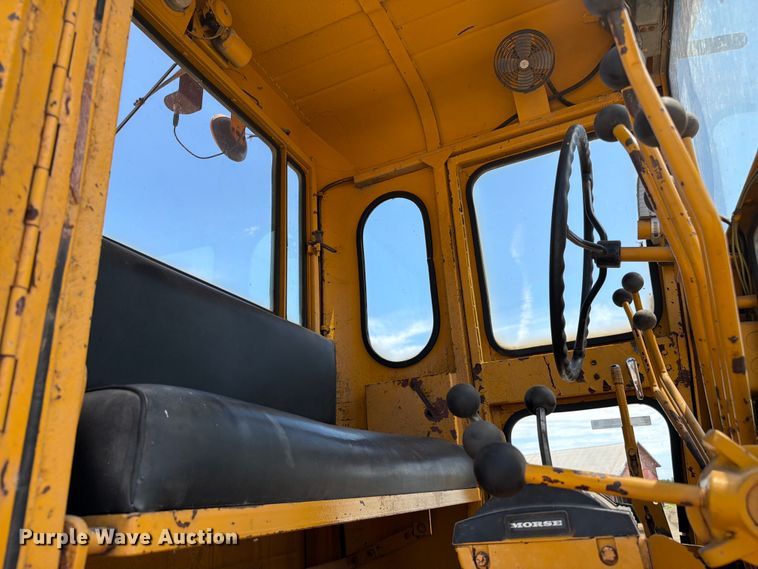 image for item FC3135 1984 Champion D-565T motor grader