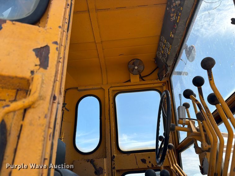 image for item FC3135 1984 Champion D-565T motor grader