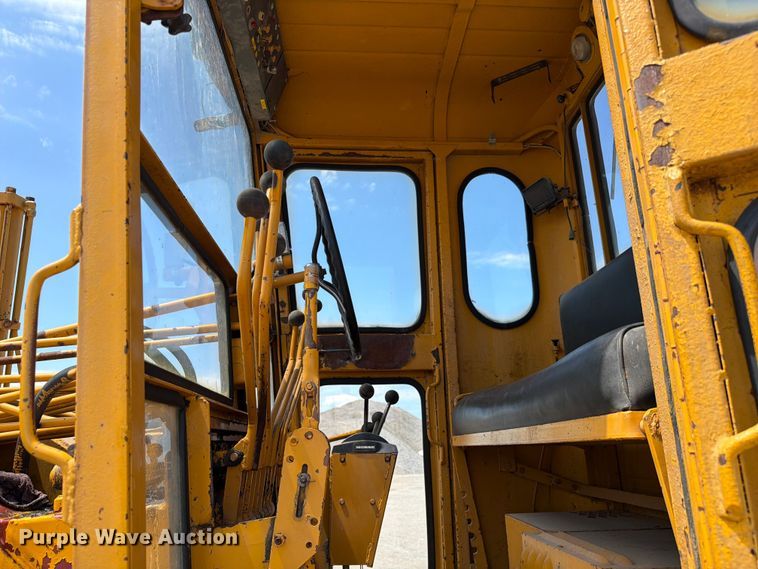 image for item FC3135 1984 Champion D-565T motor grader