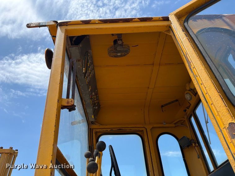 image for item FC3135 1984 Champion D-565T motor grader