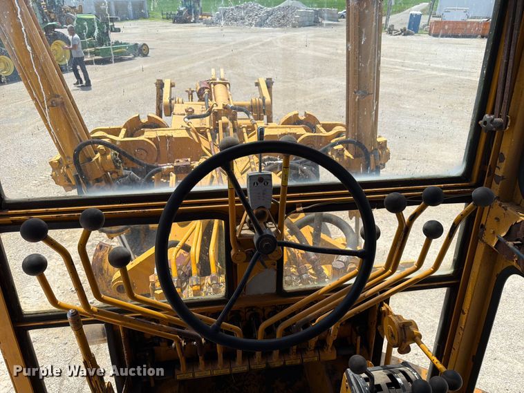 image for item FC3135 1984 Champion D-565T motor grader