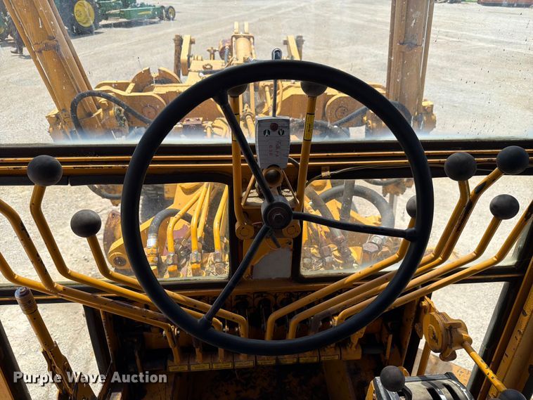 image for item FC3135 1984 Champion D-565T motor grader